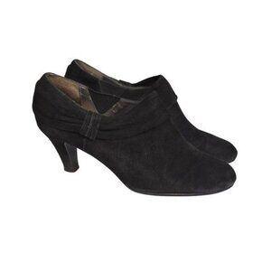Women's Tahari Black Suede Bottie Heel Slip On 8
